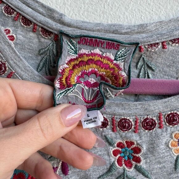 Johnny Was Embroidered Floral Colorful Gray Short Sleeve T Shirt Size Large - Picture 3 of 7